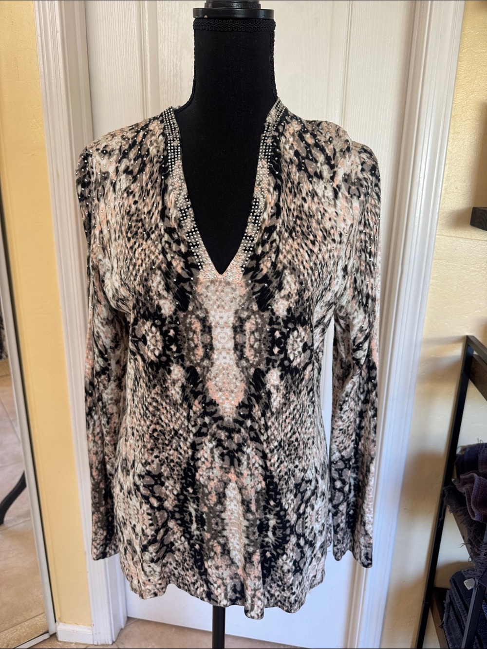 Embellished V-Neck Printed Women’s Top in Black and Cream